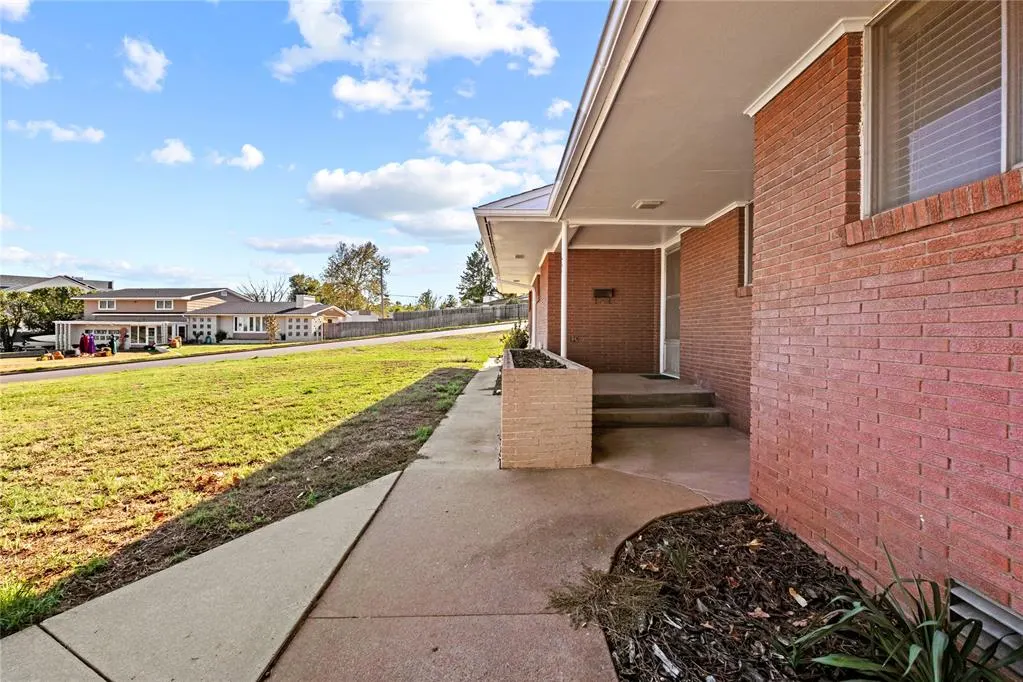 Photo 4 — 401 N Arizona Street, Weatherford, OK 73096