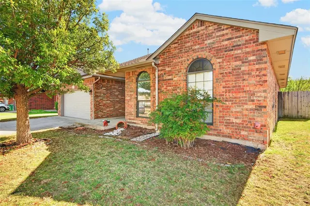 Photo 2 — 4732 Jay Matt Drive, Yukon, OK 73099