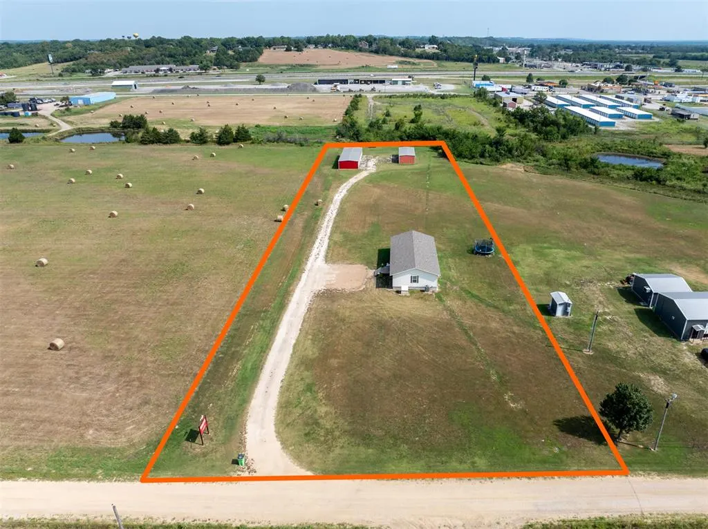 Front exterior — 208 W Hollie Road, Okemah, OK 74859
