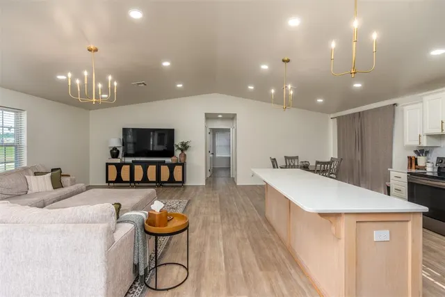 Photo 4 — 208 W Hollie Road, Okemah, OK 74859