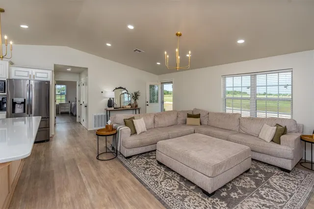 Photo 5 — 208 W Hollie Road, Okemah, OK 74859