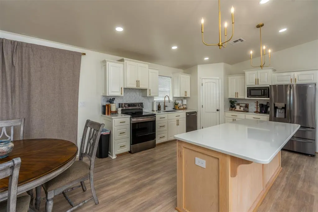 Photo 6 — 208 W Hollie Road, Okemah, OK 74859