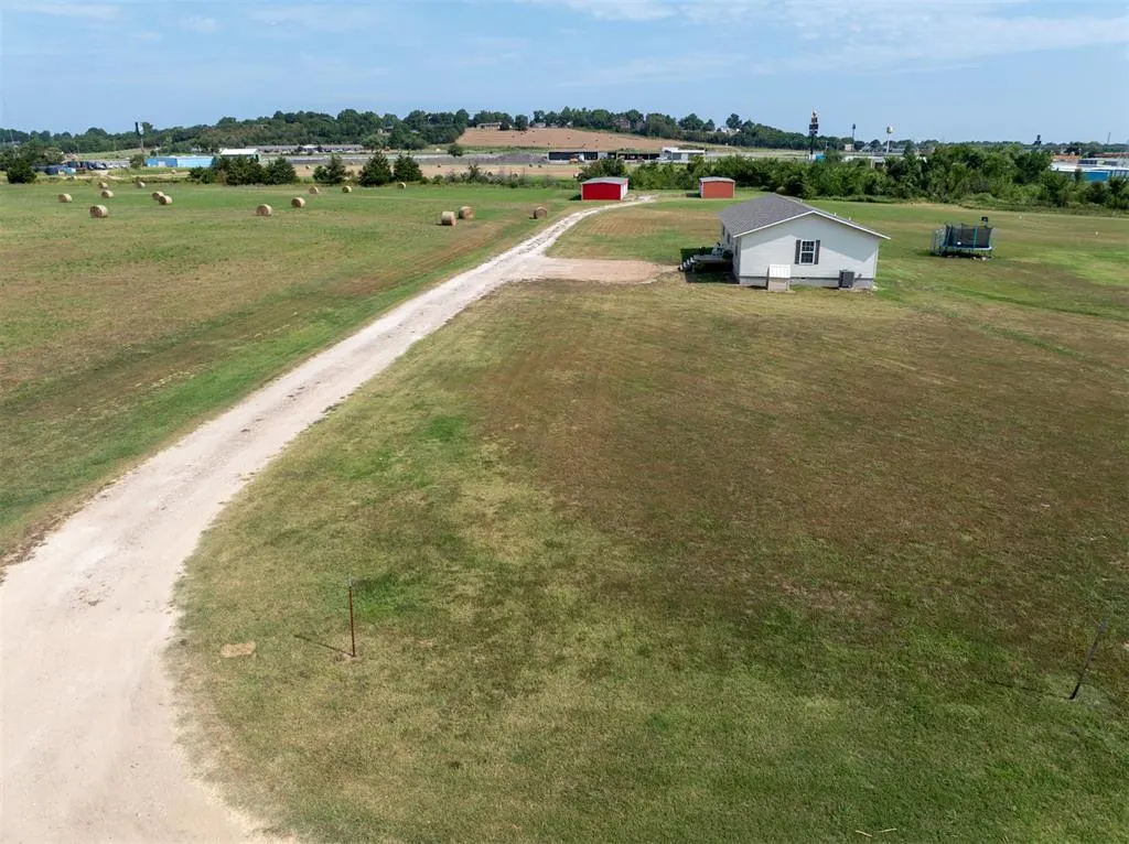 Photo 22 — 208 W Hollie Road, Okemah, OK 74859