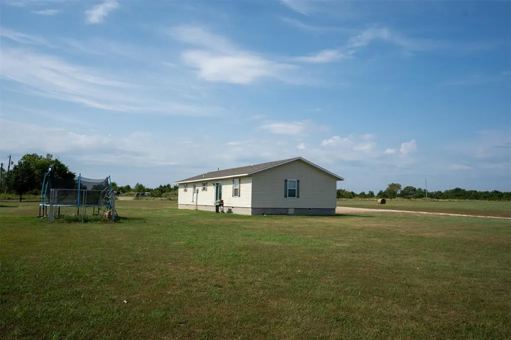 Photo 33 — 208 W Hollie Road, Okemah, OK 74859