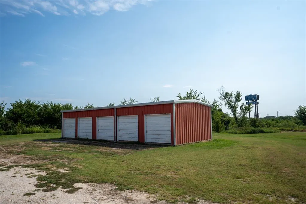 Photo 35 — 208 W Hollie Road, Okemah, OK 74859