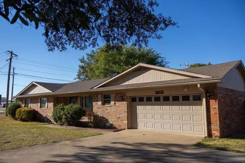 Photo 2 — 2815 W Beech Avenue, Duncan, OK 73533