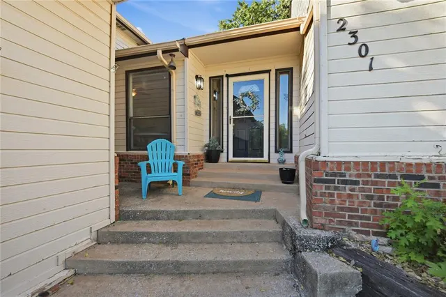 Photo 2 — 2301 Woodford Way, Edmond, OK 73034