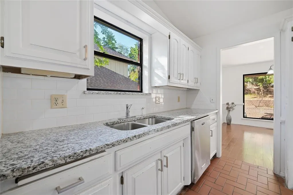 Photo 13 — 2301 Woodford Way, Edmond, OK 73034