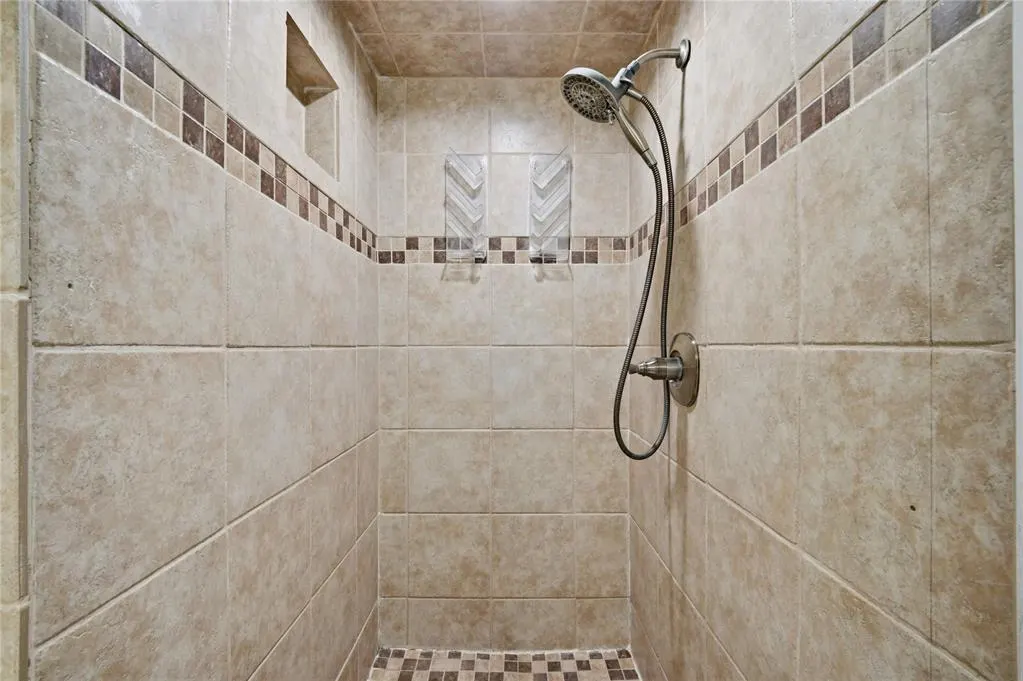 Photo 19 — 2301 Woodford Way, Edmond, OK 73034