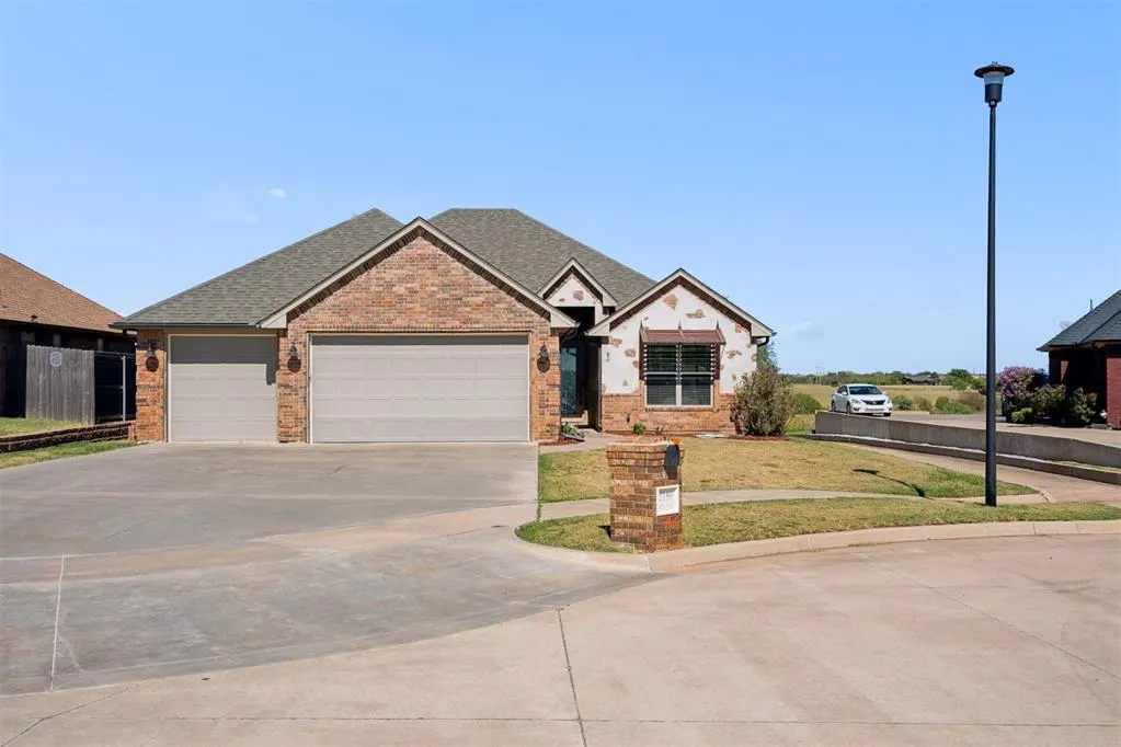 Photo 2 — 2186 SW 56th Street, Lawton, OK 73505