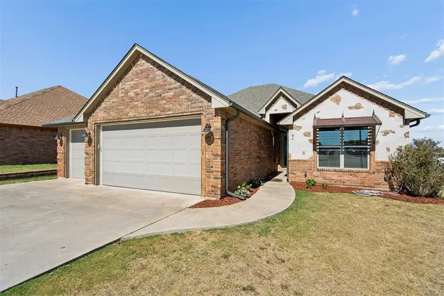Photo 3 — 2186 SW 56th Street, Lawton, OK 73505
