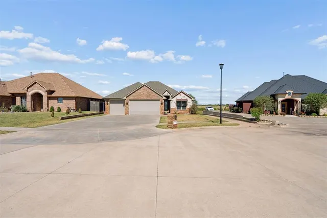 Photo 4 — 2186 SW 56th Street, Lawton, OK 73505