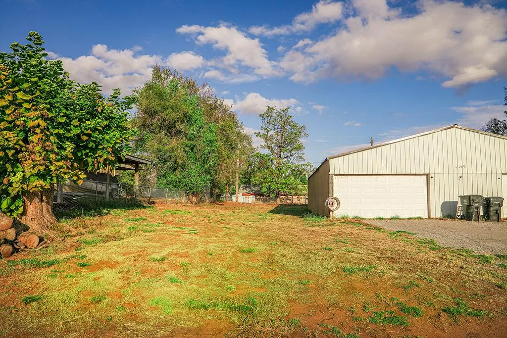 Photo 2 — 409 S Lynn Street, Fort Cobb, OK 73038