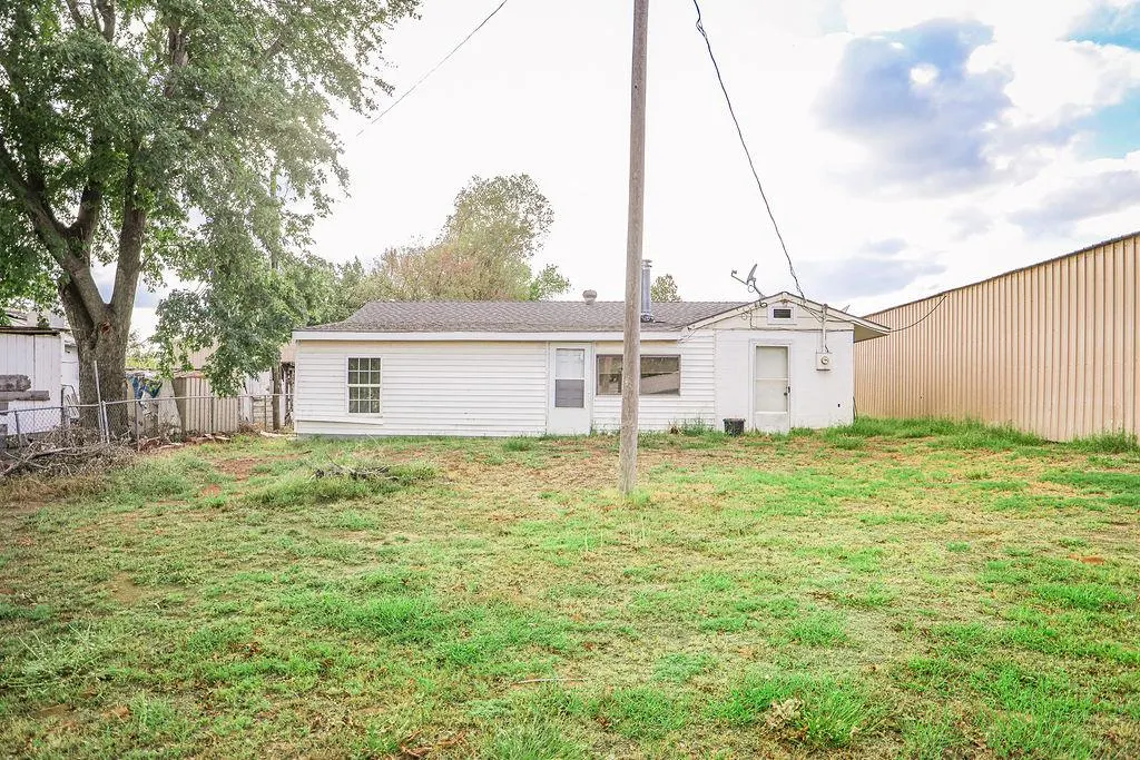 Photo 18 — 409 S Lynn Street, Fort Cobb, OK 73038