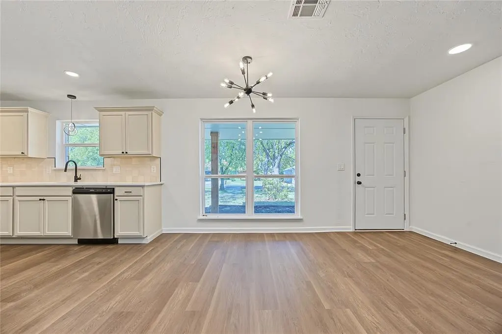 Photo 3 — 1904 Van Buren Ave NE, Piedmont, OK 73078