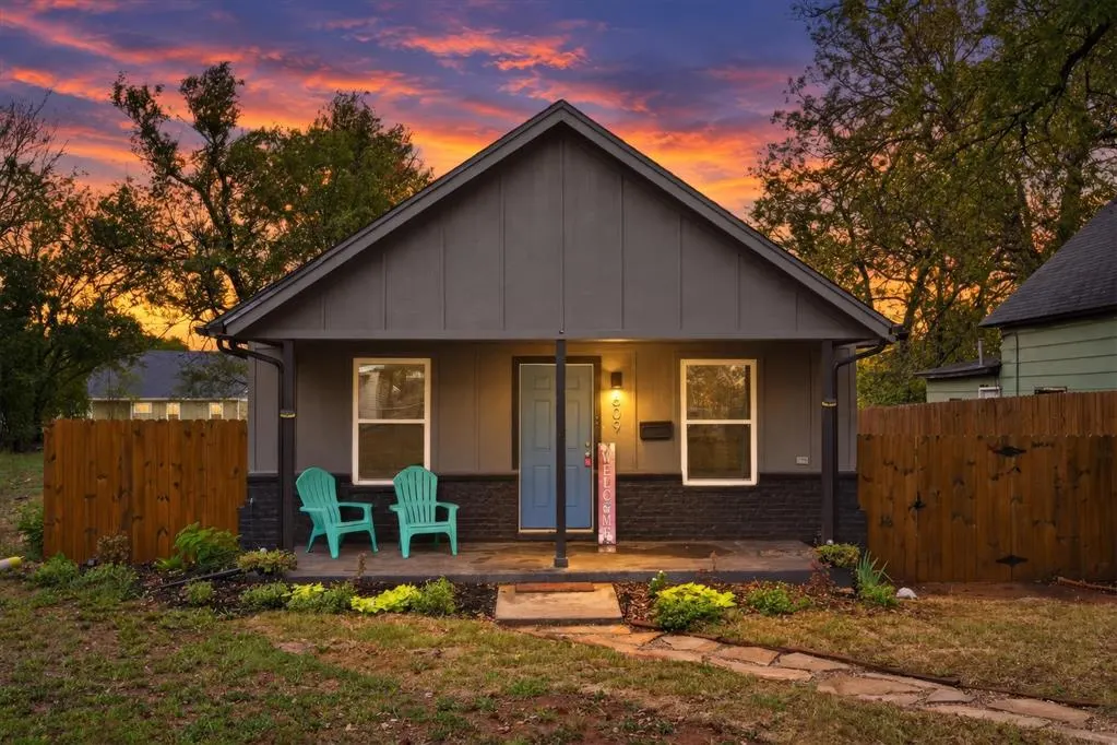 Front exterior — 609 E Grant Avenue, Guthrie, OK 73044