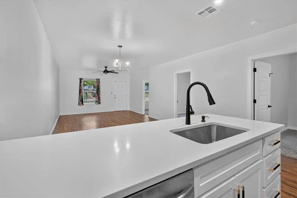 Photo 9 — 609 E Grant Avenue, Guthrie, OK 73044