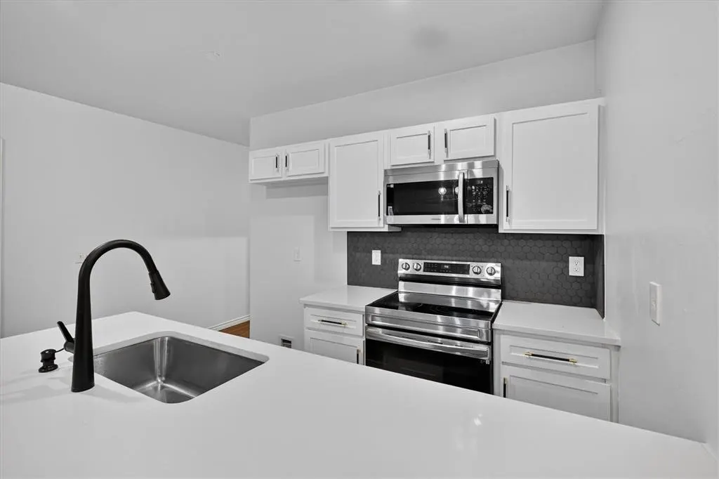 Photo 10 — 609 E Grant Avenue, Guthrie, OK 73044
