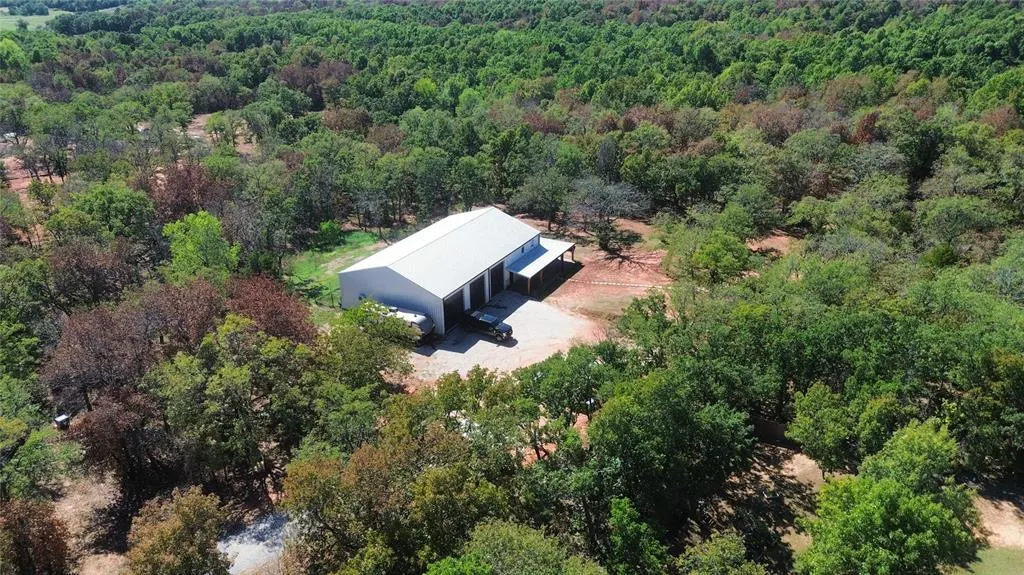 Front exterior — 14101 Iron Road, McLoud, OK 74851