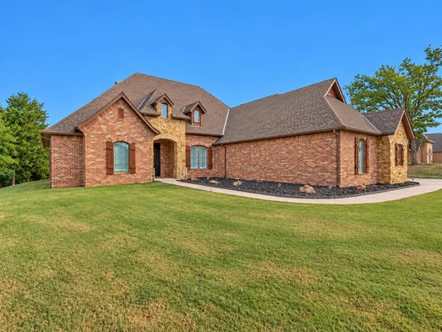 Photo 2 — 17013 Reedser Way, Choctaw, OK 73020