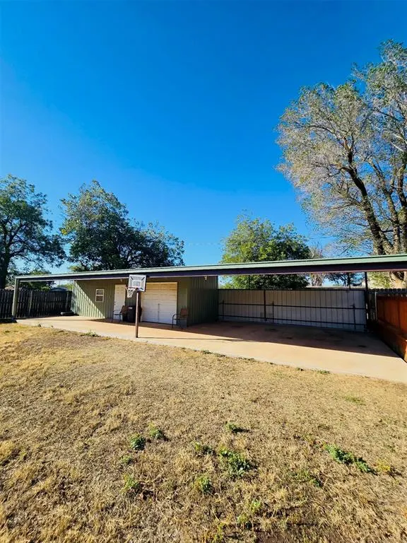 Photo 10 — 1529 N Willard Street, Altus, OK 73521