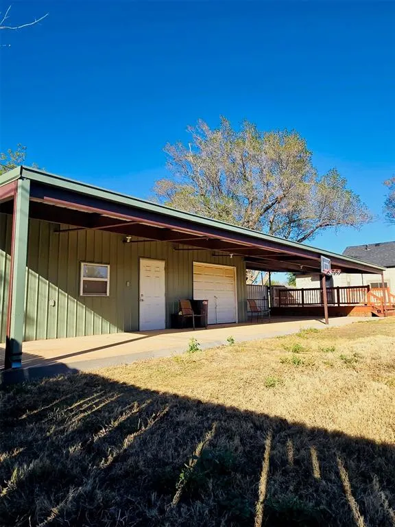 Photo 12 — 1529 N Willard Street, Altus, OK 73521