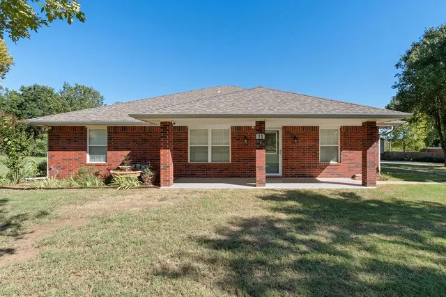 Photo 2 — 11 Cardinal Lane, Shawnee, OK 74804