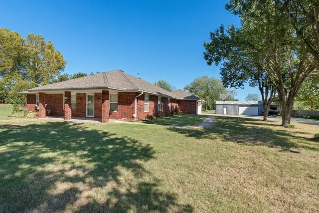 Photo 3 — 11 Cardinal Lane, Shawnee, OK 74804