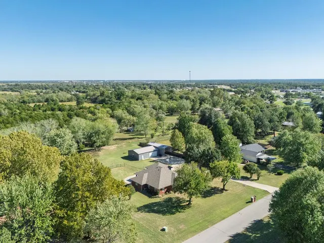 Photo 4 — 11 Cardinal Lane, Shawnee, OK 74804