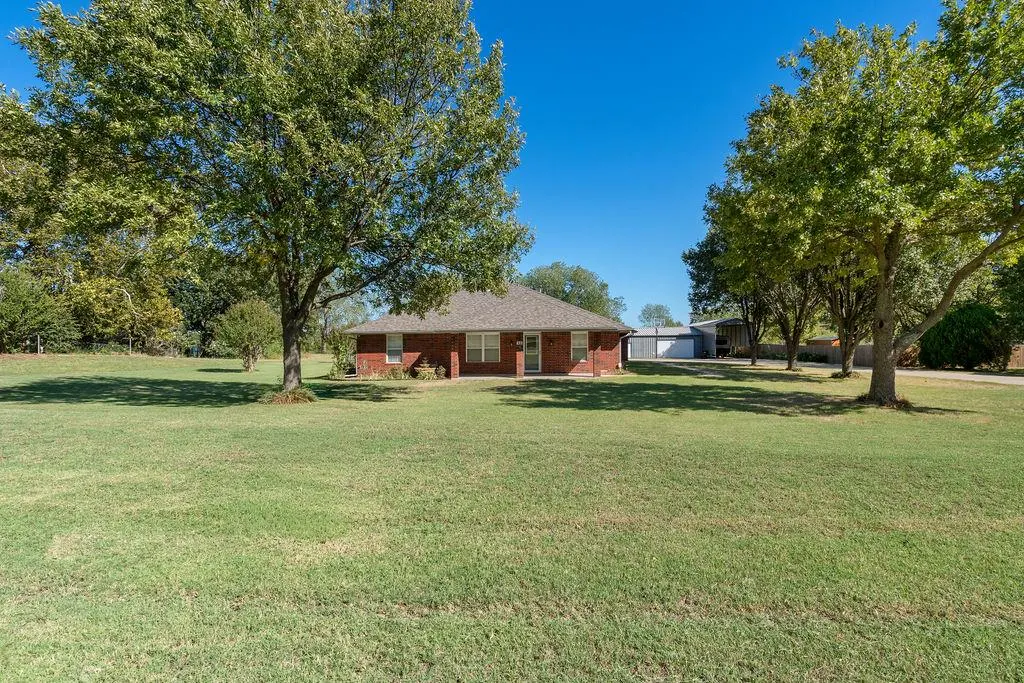 Front exterior — 11 Cardinal Lane, Shawnee, OK 74804