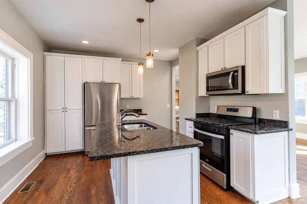 Photo 7 — 302 NE 16th Street, Oklahoma City, OK 73117