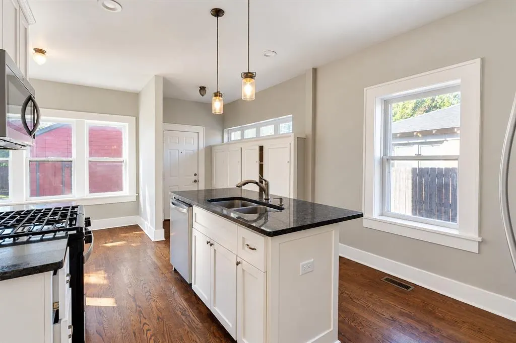 Photo 8 — 302 NE 16th Street, Oklahoma City, OK 73117