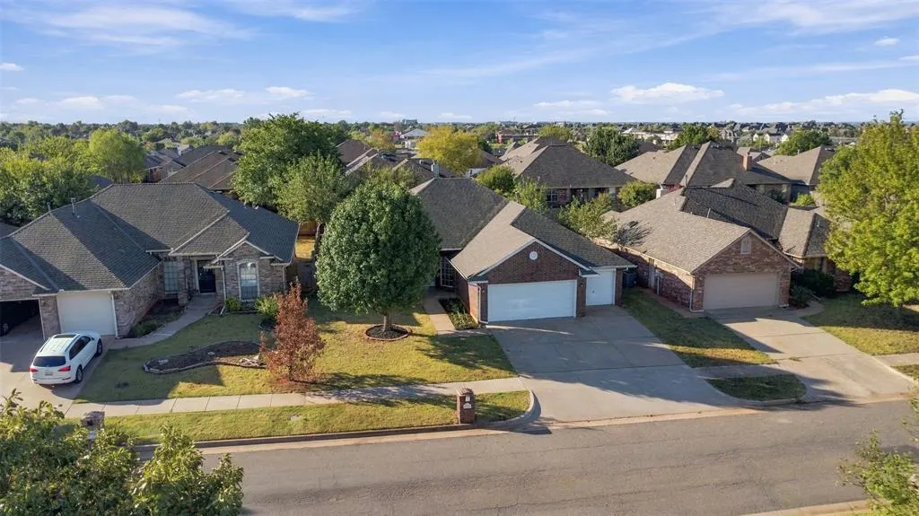 Photo 2 — 2812 NW 167th Street, Edmond, OK 73012