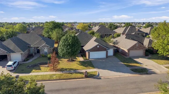 Photo 2 — 2812 NW 167th Street, Edmond, OK 73012