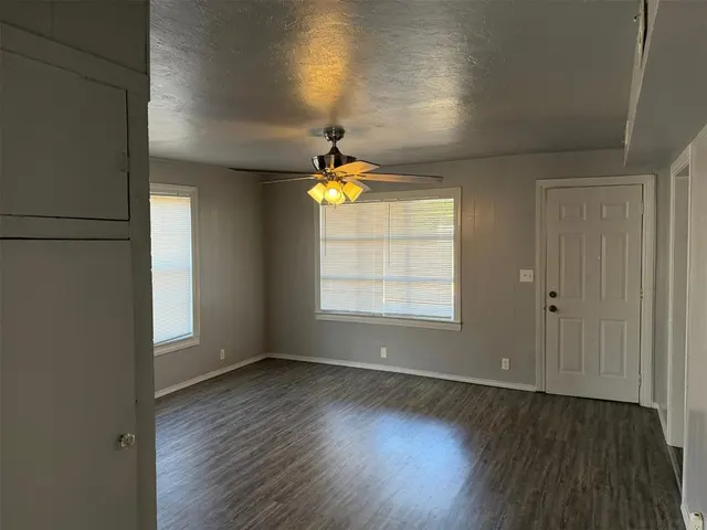 Photo 4 — 223 N Grandview Road, Midwest City, OK 73130