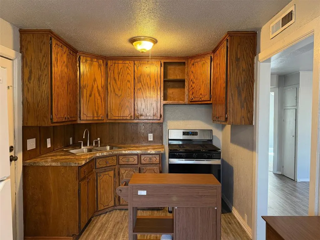 Photo 5 — 223 N Grandview Road, Midwest City, OK 73130