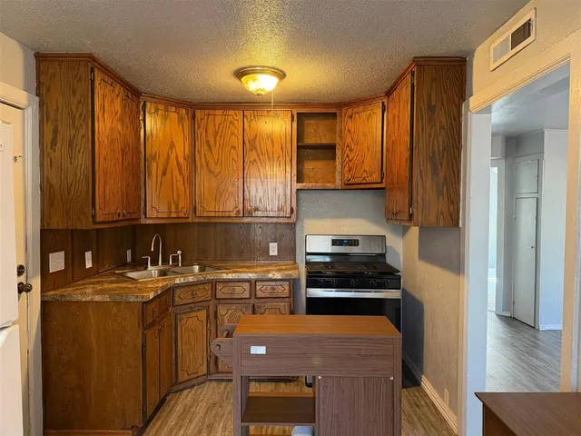 Photo 5 — 223 N Grandview Road, Midwest City, OK 73130