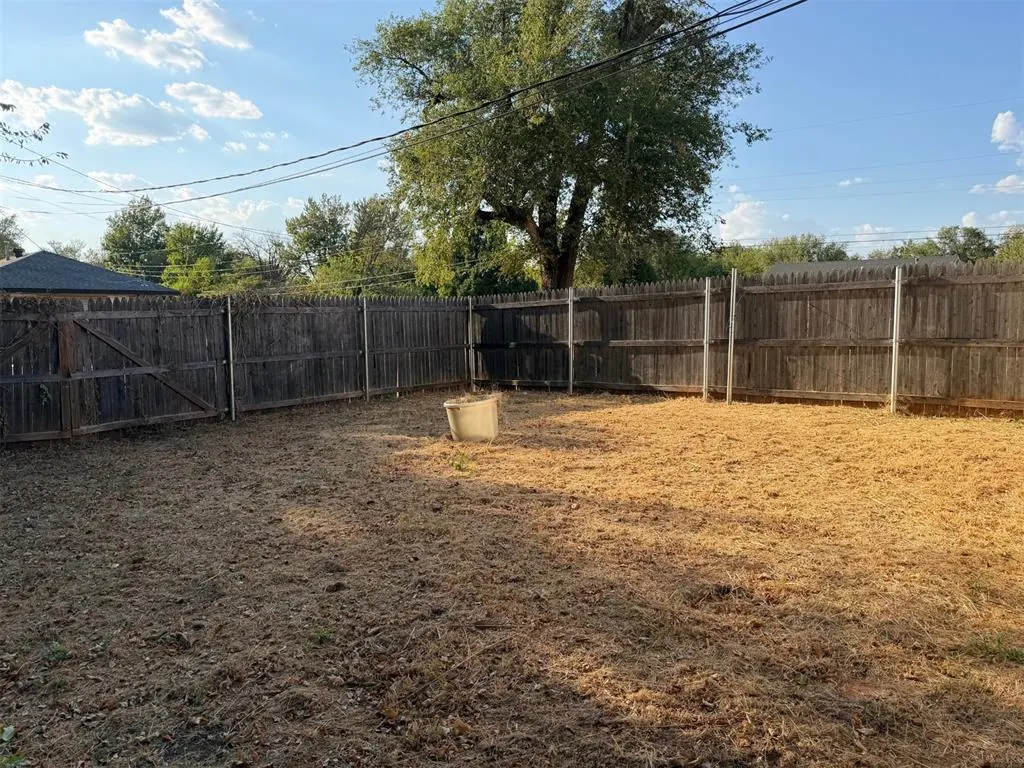 Photo 16 — 223 N Grandview Road, Midwest City, OK 73130