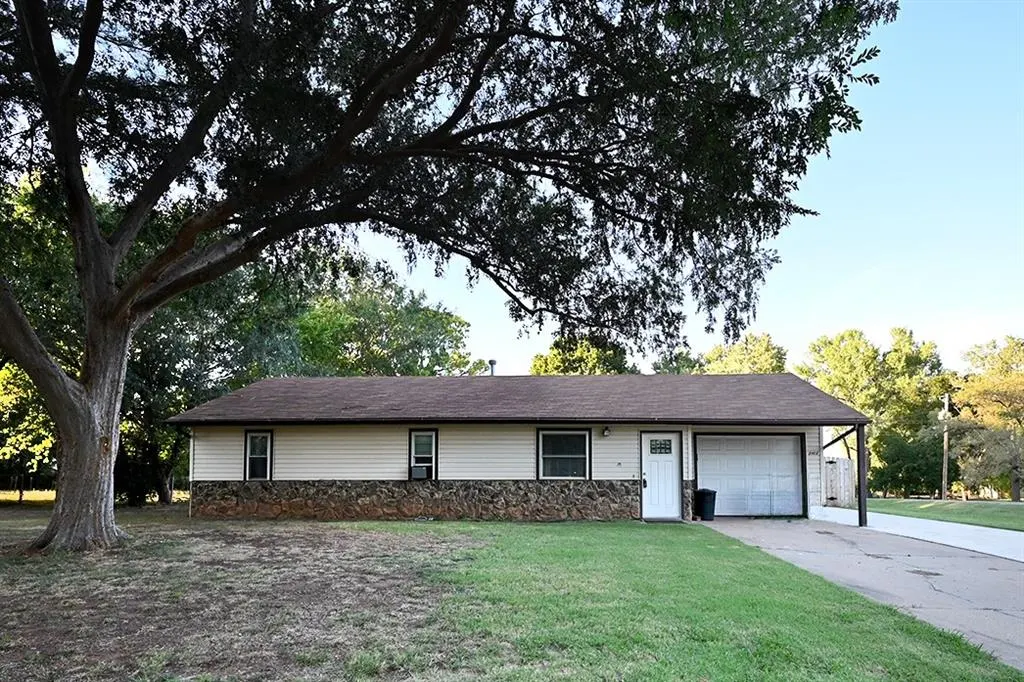 Front exterior — 2102 W 24th Avenue, Stillwater, OK 74074