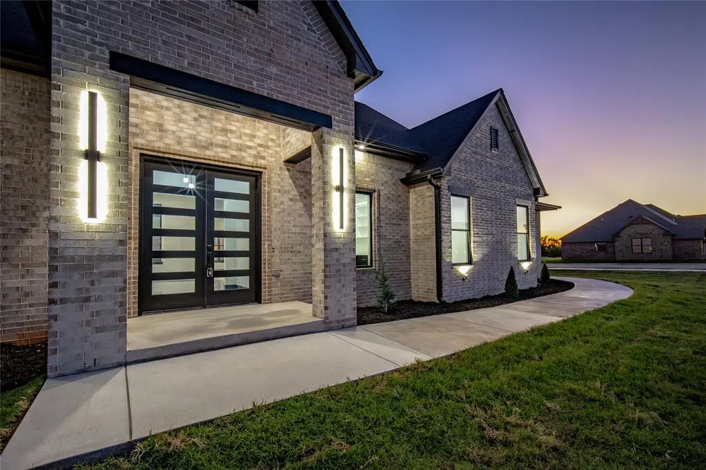 Photo 3 — 132 W Lynn Court Drive, Mustang, OK 73064