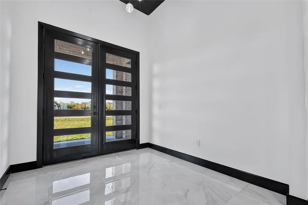 Photo 5 — 132 W Lynn Court Drive, Mustang, OK 73064
