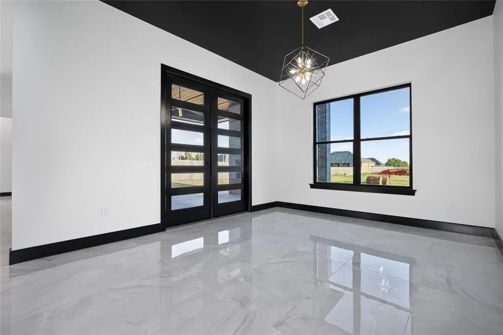 Photo 8 — 132 W Lynn Court Drive, Mustang, OK 73064
