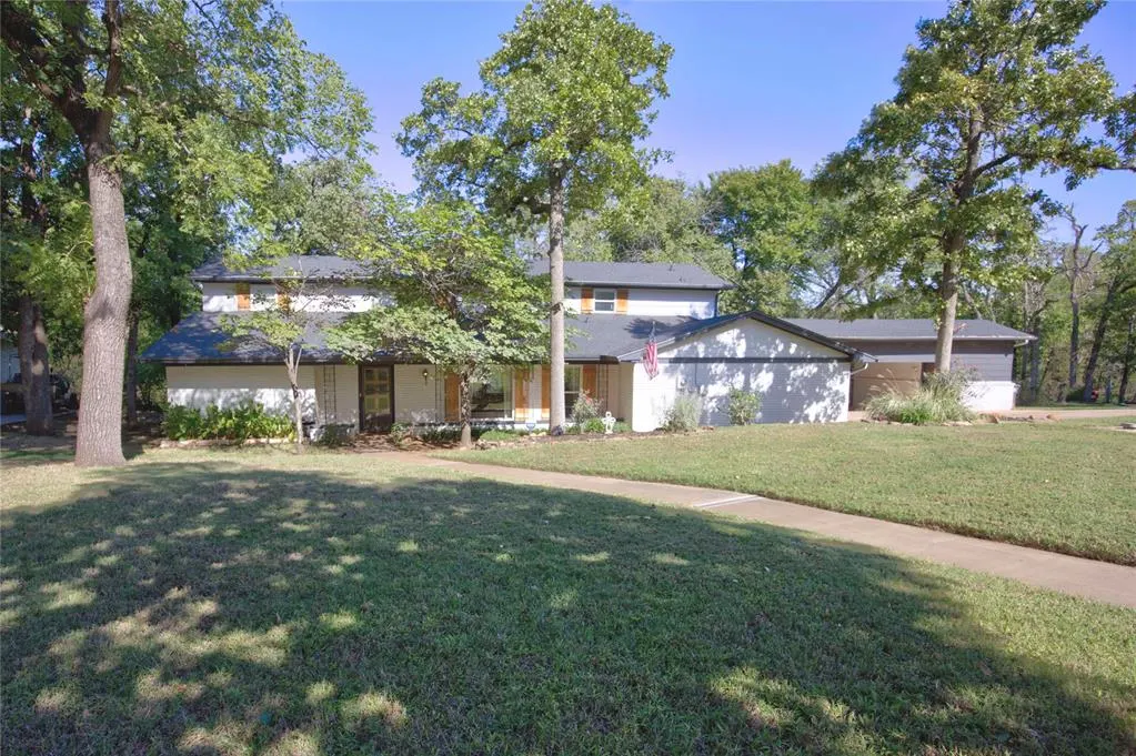 Front exterior — 4008 Creekwood, Edmond, OK 73025