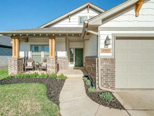Photo 2 — 3305 Pagoda Pead Drive, Yukon, OK 73099