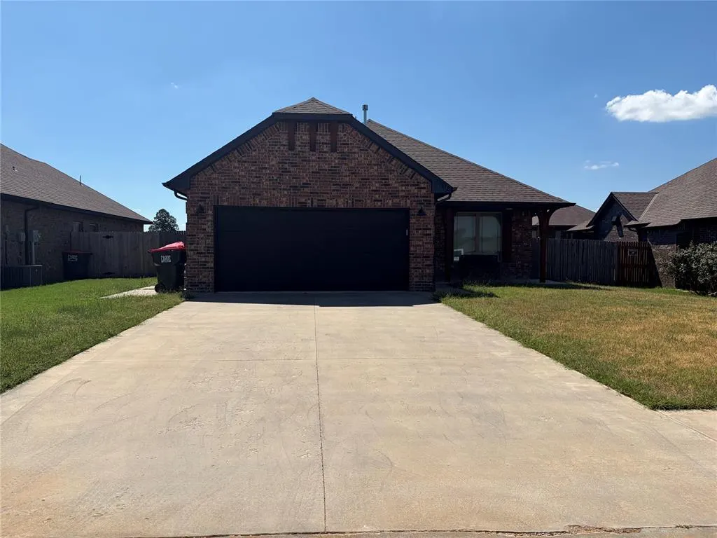 Front exterior — 20812 Tempe Avenue, Harrah, OK 73045