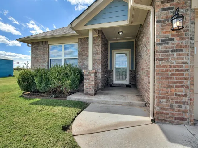 Photo 3 — 14425 Meadow Ridge Lane, Edmond, OK 73025