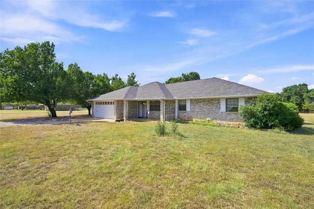 Photo 2 — 20301 SE 37th Street, Harrah, OK 73045