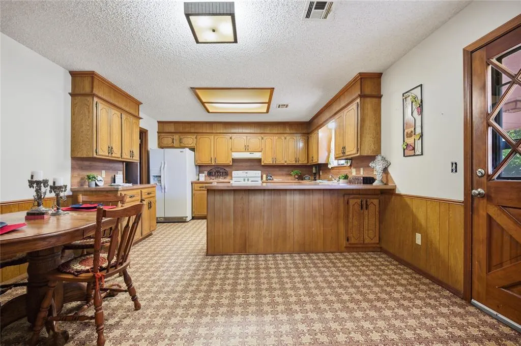Photo 11 — 20301 SE 37th Street, Harrah, OK 73045
