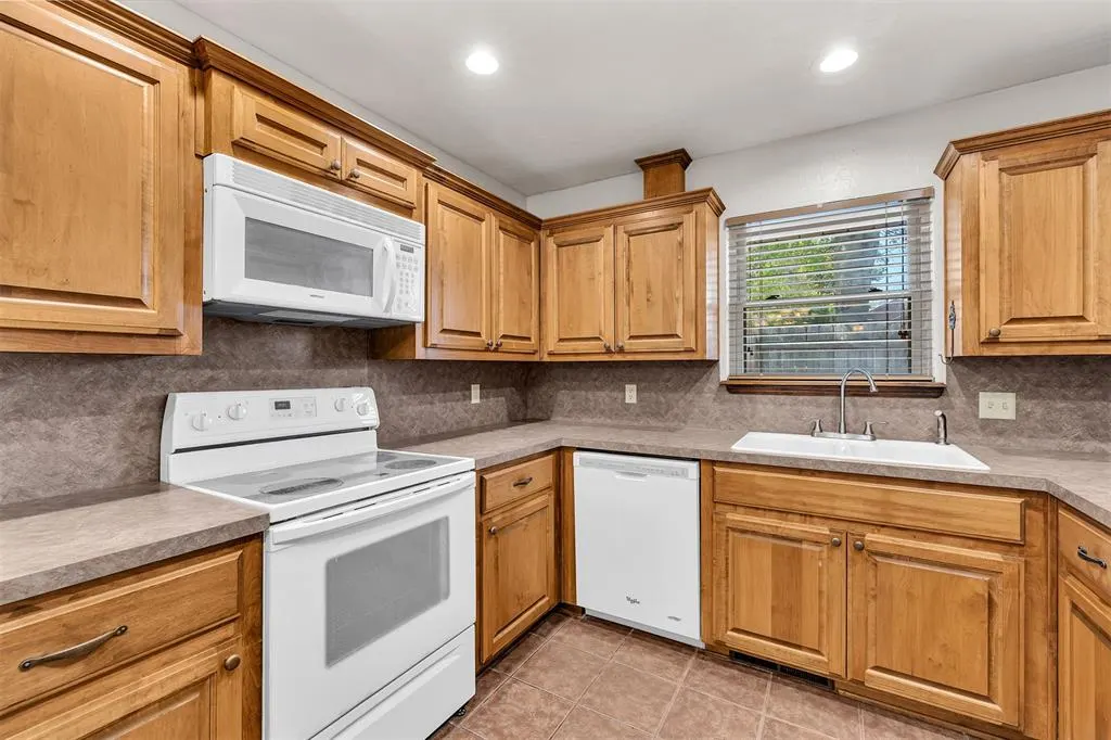 Photo 16 — 617 SW 26th Street, El Reno, OK 73036