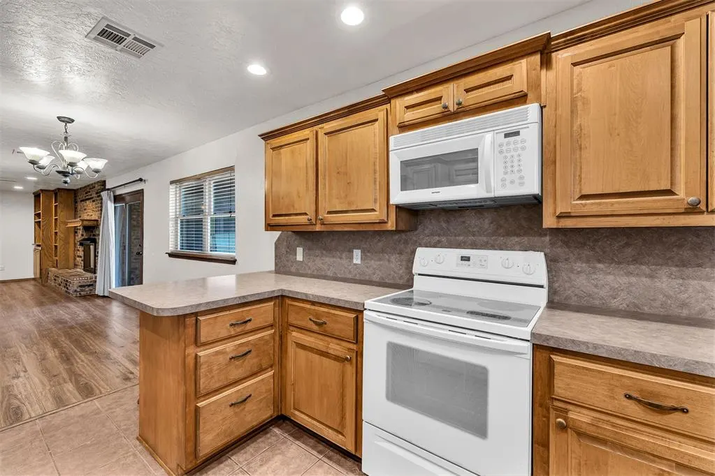 Photo 17 — 617 SW 26th Street, El Reno, OK 73036